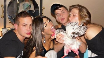 Тут все понятно. Пять "петухов".