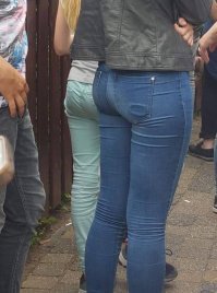 100% умышленно засветила, в виде тонкого намека. Xyлu, женские хитрости :)