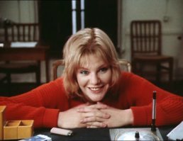 Новое поколение - прынсэссы! "Я и бал ... "
это вам не Бирюлево в СССР :)
Пьера им, Безухова - визитку - в корсет