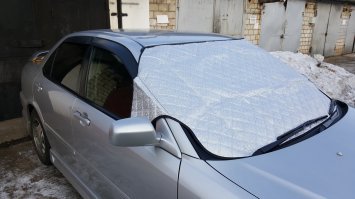 Ставишь защиту от солнца/обмерзания на лобовое. А теперь - попробуй прилепи свою присоску.