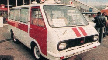 да не, "рафик", который мог застать Владимир Семёныч при жизни, выглядел несколько иначе. Облицовка другая, форточки в дверях, шильдик "латвия" на капоте.