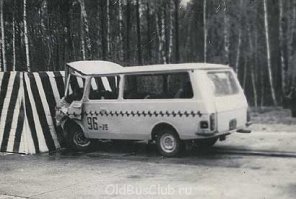 удачная компоновка (ц)

да ладно, ничего удачного в его компоновке не было. Сейчас бы на краше и двух звёзд бы не собрал. Папье-маше.