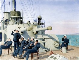 Сколько раз можно на солнце в бинокль посмотреть? :)
На фотке мужик решил растянуть удовольствие - смотрит в бинокль одним глазом :)