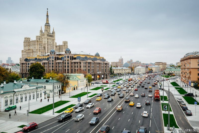 Тебя заминусуют.Мэра Москвы об.сирают те,кто в Москве ни разу не был.Москвичи прекрасно видят и ощущают как похорошел город.Ну и обязательно скажут,что Москва все деньги из регионов выкачивает а москвичи все геи и лесбиянки.