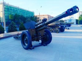 Автор внимательнее надо быть. ЗиС-3 а фото Д-44

Ну и это не М-30 образца 1938 года а Д-1 образца 1943 года калибром 152 мм на лафете М-30