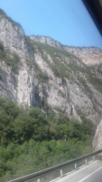 Был там неделю назад. На пути из Болгарии горы аки Швейцарские. Вот тебе и Сербия. Очень красиво.