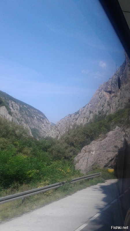 Был там неделю назад. На пути из Болгарии горы аки Швейцарские. Вот тебе и Сербия. Очень красиво.