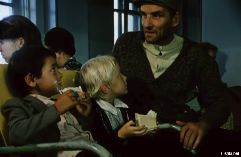 В фильме "Мужики" - отец Павлика на вокзале. Короткая роль отвратительной личности, но вызывающей жалость.