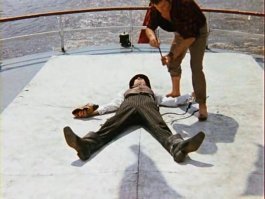 Девочка хотела нарисовать кошку, а получился новый мем