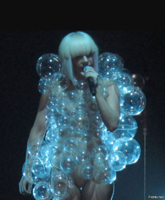 Леди Гага снялась без лифчика и трусов для провокационной эротической фотосессии