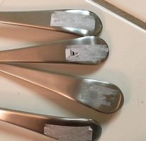 Нагревается феном , и снимается без проблем.