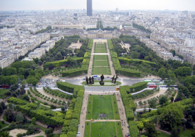 Так он наверное и имел ввиду, что вместо Москвы могли подкинуть красивую картинку из Тюмени или Новосиба, раз уж в самом Омске снимать нечего. Кстати в Тюмени встречался с несколькими переехавшими людьми из Омска, все говорят, что Омск "серый" город.