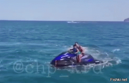 На черноморском пляже взорвался гидроцикл, туристы в реанимации: видео