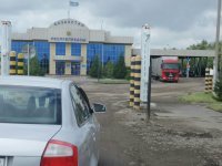 А это между друзьями(братьями,партнёрами,союзниками) Россией и Казахстаном. Где после образования таможенного союза совсем не стало проще