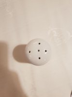 Вообще-то это перечница. У солонки одно отверстие по центру...



Говнопост...