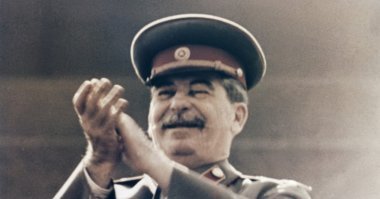 О! ништяк, ещё немного, ещё чуть-чуть, и страна разделится на два лагеря- половина будет сидеть за политические шутки, а вторя половина охранять