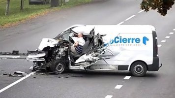 Да в телефон он втыкал, м.у.д.и.л.а! 146%