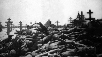 Тут всё о жизни при царе. А кое-кто  решили всех уровнять потом (в бедности). Результаты (цены уже не важны для них):
a) 1921г (голод в Поволжье)
б) зима 1921-1922г(голод в Челябинске)
в) 1922г (голодающие в Челябинске)
г) 1933г (вход в лагерь(не пионерский) на Соловках)