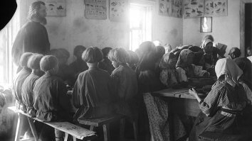 Форма при царе-батюшке была, да не для всех детей. Хорошо хоть учили.