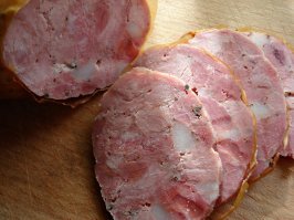 К стати ,мы с вами пересекались в темах про балыки и колбасы
Хочу похвастаться, результат спора. Заключался в том ,что бы сделать ветчинную колбасу ,без единого девайся ,можно было использовать ТОЛЬКО нож и оболочку, больше ни чего, ни мясорубок, ни шприцов ,ни чего ,только нож, вот результат