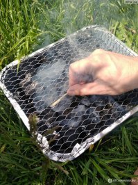 Да, знаю. Но просто как то среди народа пошло что это одноразовые. По крайне мере они производили такое впечатление. 
Были более менее с хорошим но гнущимся металлом, а были полное Г. , которые реально прогорали в труху за 2-3 раза т.к. у них толщина стенок 0,4 мм.

А нормальные, хорошие мангалы потолще будут .........и подороже. А такие уже в лесу не оставишь.

Ну а так , да. Правильней называть мангалы одноразовыми из Ашана.

Вот так же и эти палатки, вроде и не одноразовые, но по цене и качеству их можно к таковым прировнять.