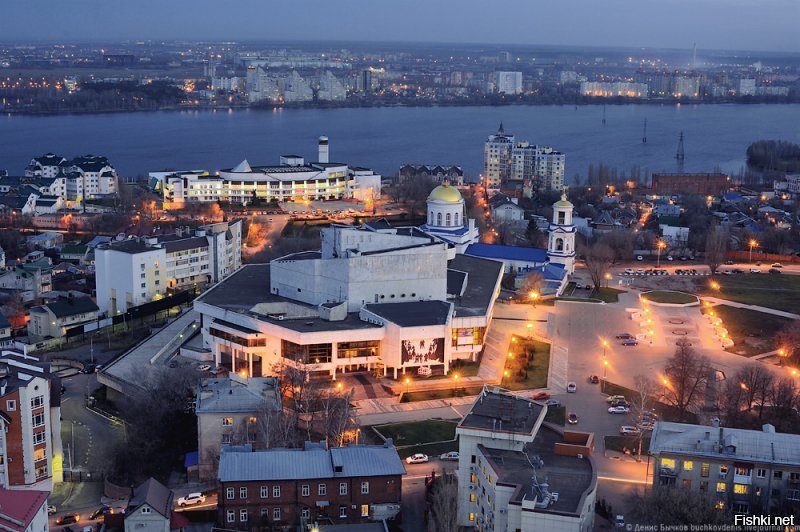 Просто фотки (интернет) Воронежа. Чтоб не подумали что там только тропинка, океанариум и пиво жигулевское. Город очень не маленький. Огромное количество памятников. Скверы и парки. В городе живёт больше миллиона человек.