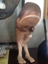 Известны случаи, когда дельфины захватывали самок в плен и не позволяли им есть, пока те не соглашались на секс.