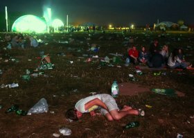 Ну да, у нас всё по другому, палаток не бросають..