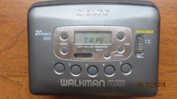 а у меня вот эта крутотень была, которую моему бате привезли из сшп. я даже не завидовал мажорам, которые обзаводились cd-шниками =))