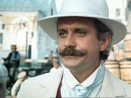 Этикет ёп!
Это они там не мы - диванные воители. 
А как талантлив был! 
Устал Никита Сергеевич 
все там будем