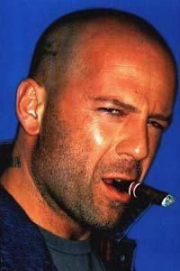 фотошоп?
такое не может произойти, если там, в мусорном баке,  - 
не Брюс Уиллис:)