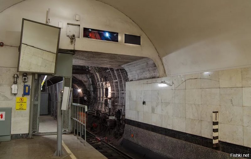 На станции метро «Курская» в Москве застрелили полицейского