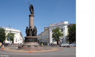 У нас в Бресте из-за незнания  родного языка (беларускай мовы) все 12 табличек на монументе меняли. Грамотеи правят бал.