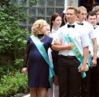 эпичненько..
один этот взгляд чего только стоит...
есть предположения, кто скоро станет молодым папашей?