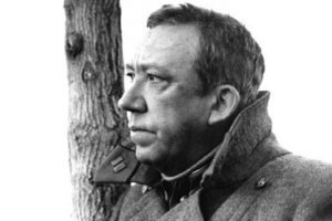 "двадцать дней без войны" алексея германа, тоже шикарный фильм...