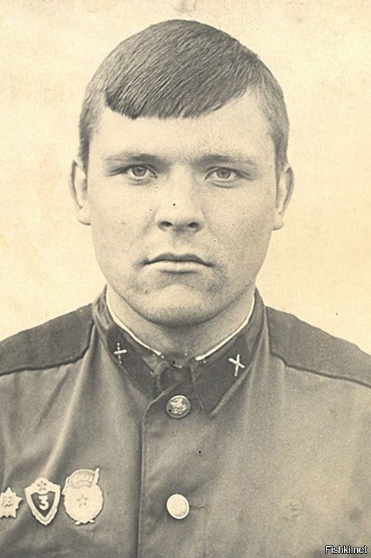 Ну добавлю известных: О. Митяев, В. Авилов, А. Краско, Н. Михалков, М. Круг, Е. Гришковец

И это норма.