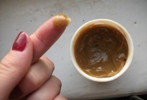 и нет проблемы, Карл!   Просто в Выборге, наполовину в разруху впавшем, не знают люди, ответственные, что такое солидол.  
Технические условия  - ГОСТ 1033-79
Кстати, хорошая защита для "таксебе стали" - на зиму хватит :) 
А то скоро после Покрова - свадьбы жёпами все сметут в сЭлфи.

в крайнем случае - бетон вам в помощь