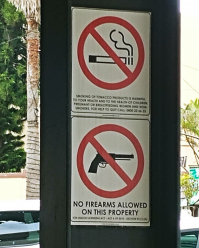 При входе в один из ресторанов. Durban.Umhlanga.South Africa