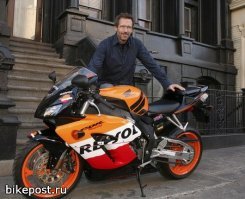 доктор Хаус на Honda CBR1000RR Respol Replica 2005