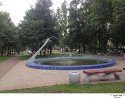 В копилку фейлов - фонтан в районе Строгино, в Москве. Называется "Попытка поссать во время утреннего стояка"