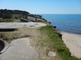 Бывал в Лиепае. Удивлён, что этого не видел. Глянул по карте. Да, есть. Полтора км к северу от порта. Лиепайская крепость/форт. Был в северном форте в Лиепае, там выглядит солиднее.