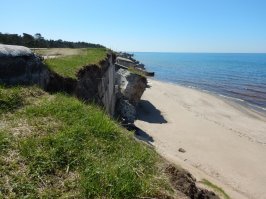 Бывал в Лиепае. Удивлён, что этого не видел. Глянул по карте. Да, есть. Полтора км к северу от порта. Лиепайская крепость/форт. Был в северном форте в Лиепае, там выглядит солиднее.