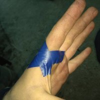 Я так всегда раны заклеиваю в мастерской... надежнее чем пластырь в 300 раз...