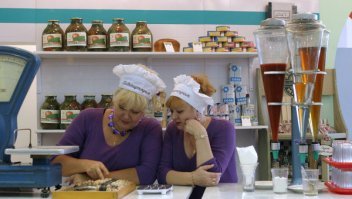 А раньше Халю не звали :)
Сорок и сорок - рупь-сорок. Спички брали?... :)