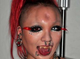 Не знаю-не знаю... Лично мне эти азиаточки больше нравятся, чем вот такое "самовыражопывающееся":