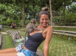 Обезьянка знает толк в $иськах!