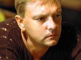 Сначала подумал, что мужик на главном фото он