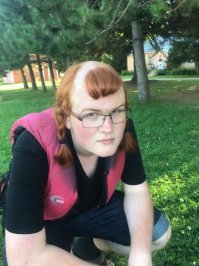 Это девушка , я думал парень, блин смотрю и не могу понять что это?