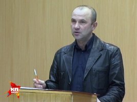 Евгений Сурнин, на голове которого набита татуировка ( c классической тюремной наколкой), оказался депутатом в городской думе в  г. Реже Свердловской обл. Известно, что у него были три судимости.
 Кандидат ничего не скрыл  - В данном случае не было никаких препятствий для выдвижения кандидата, - объясняет Валерий Чайников, председатель Избирательной комиссии Свердловской области. - Не имеет права выдвигаться кандидат в депутаты, который осужден за совершение преступлений, относящихся к категории тяжких или особо тяжких. Кроме того, если бы кандидат скрыл факт судимости, его можно было бы не допустить до должности. Евгений Сурнин предоставил все соответствующие документы и сведения. Если говорить об отсутствии высшего образования, то требования по уровню образования не предусмотрены законодательством.