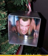 Девушка проломила потолок в американском ресторане быстрого питания